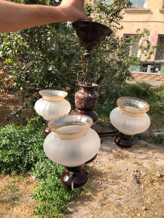 Люстра старая в хорошем состоянии