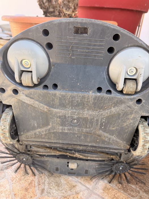 Aspirator robot Makita pe bateri