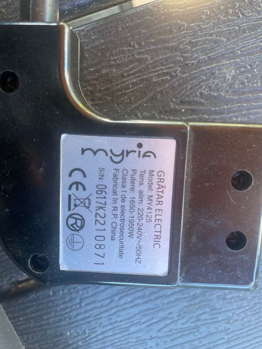 Gratar electric, 2kw, utilizat, capac sticla, bun pentru mici si friptura