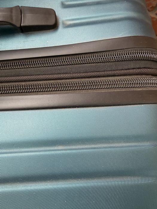 Чемодан большой в хорошем состоянии