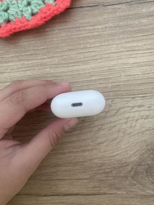 Кейс  от айрподсов оригинал