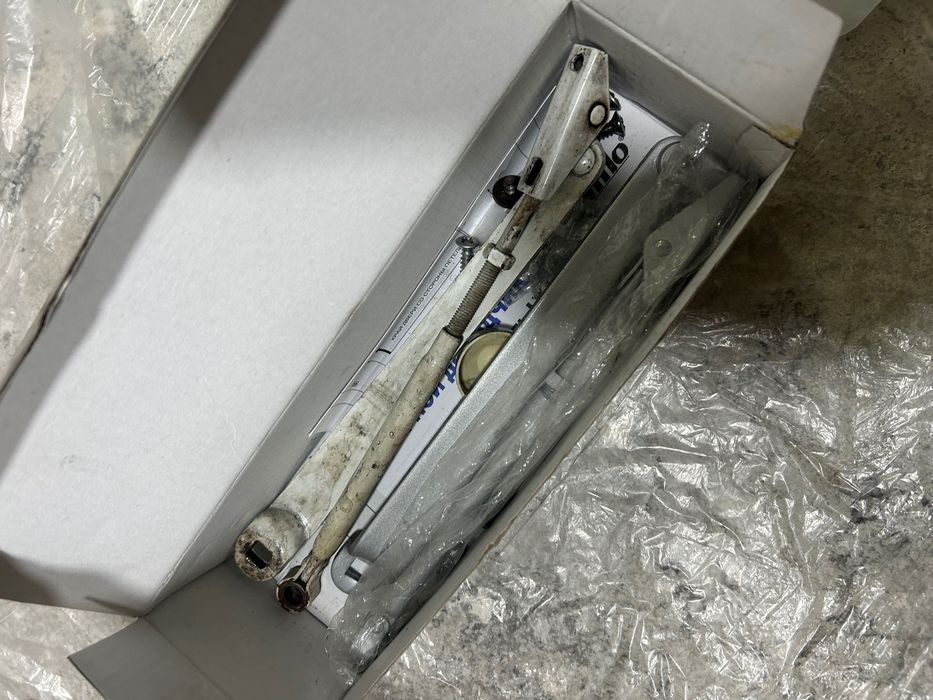 Прочный держателель двери