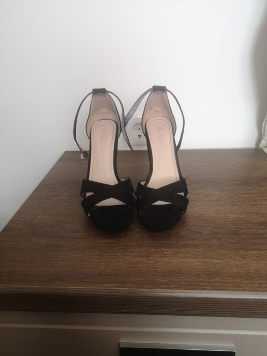 Sandale cu toc gros mar. 36