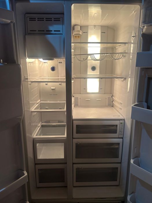 Холодильник Samsung