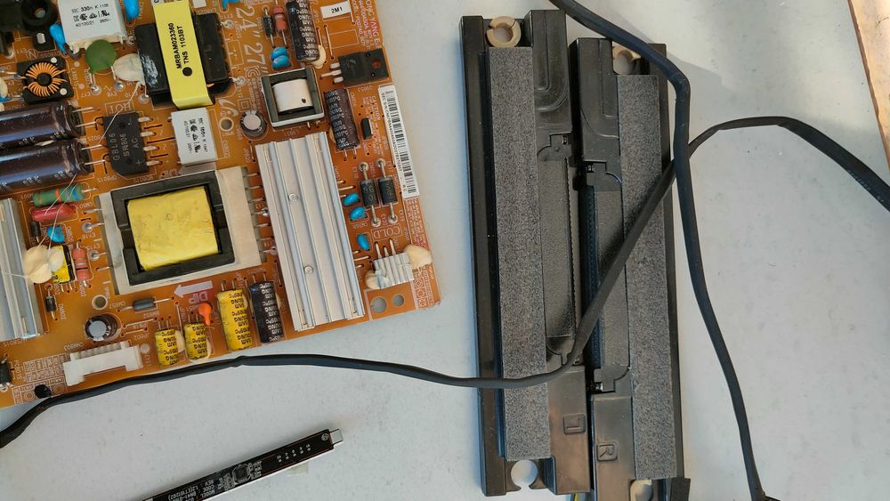 Samsung T27A550EW computer monitor 68.6 cm за части, намаление