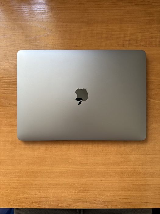 MacBook Air 13” M1, 8GB/256GB – отлично състояние