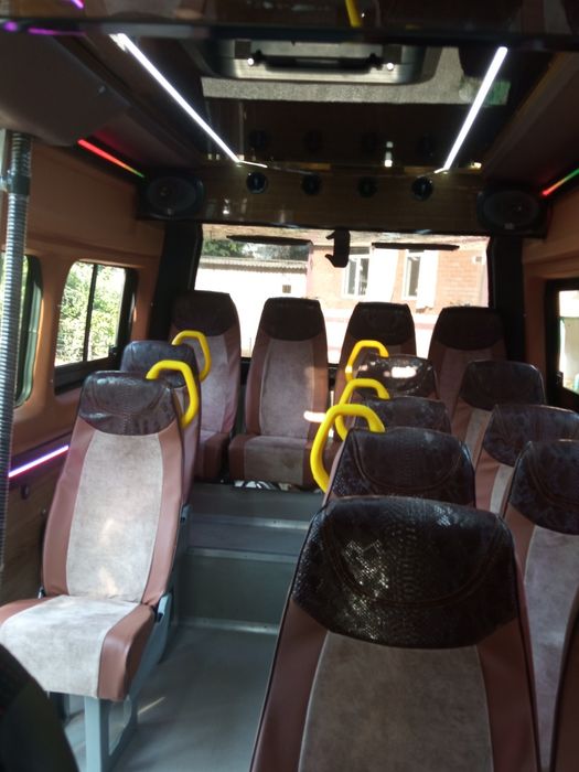 Срочно продам Микроавтобус Пежо боксер Мотор Мерс111 бензин.