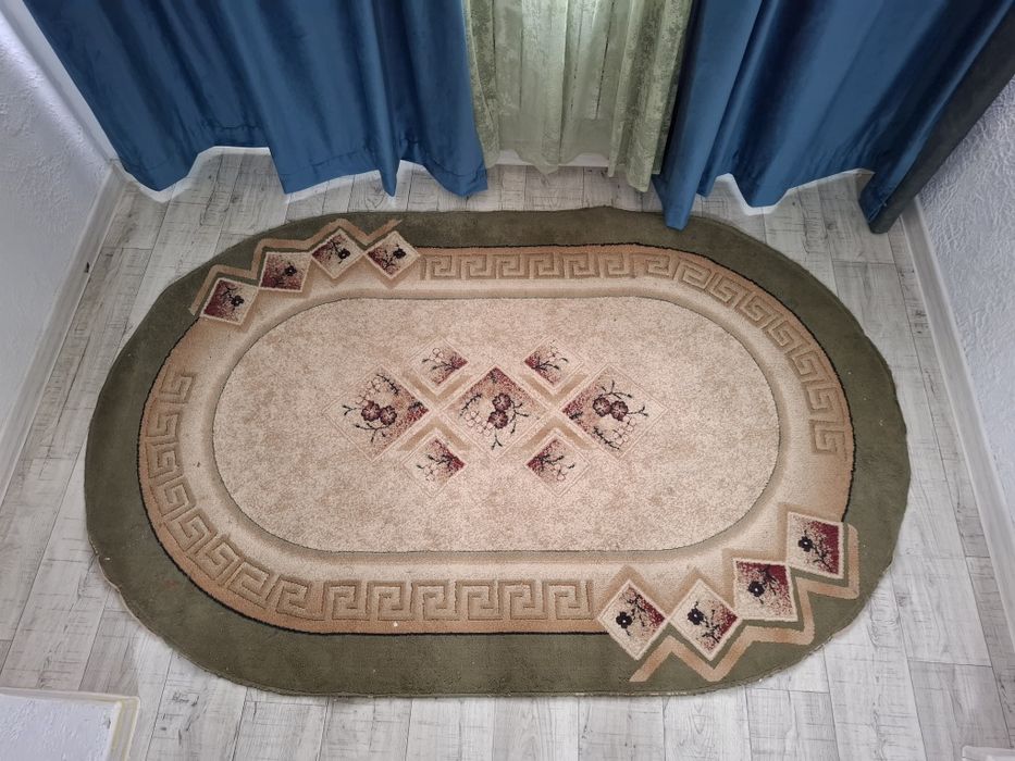 Продаются ковры.