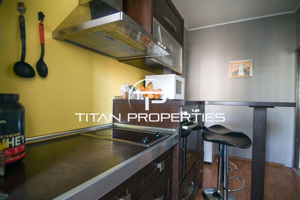 Тристаен апартамент в жк. Тракия