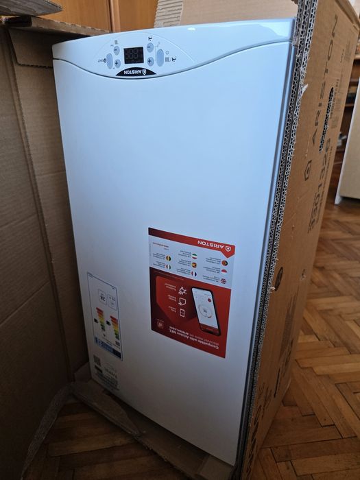 Ariston HS Premium 30 EU2 | Nouă, nefolosită | + tub evacuare inclus |