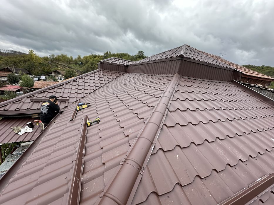 Reparatii acoperisuri montaj tigla metalica dulgherie mansarde terase