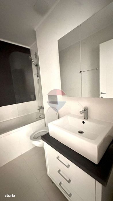 Apartament 2 camere Cosmopolis Q17 vedere la piscina