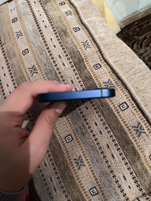 iPhone 12 синий