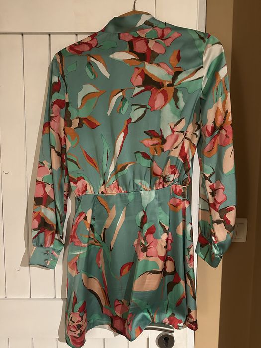 Мини рокля Zara с флорални мотиви