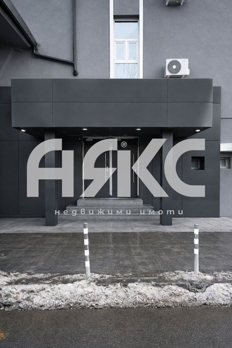 Офис сграда под наем на комуникативно място ! ДО МЕТРОСТНАЦИЯ