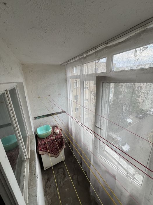Vând apartament 3 camere zona Poetului