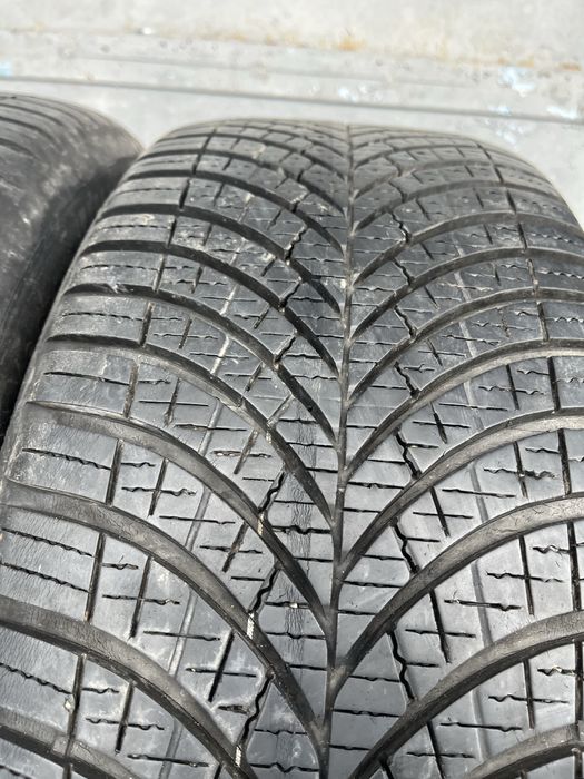 2 бр. всесезонни гуми 225/55/17 GoodYear DOT 2721 7 mm