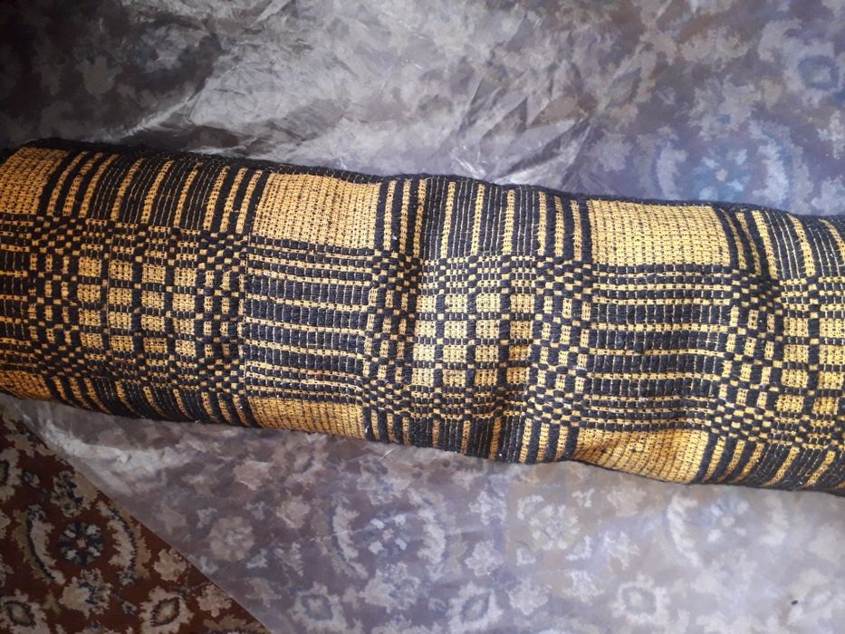 Вълнена пътека жълто и черно