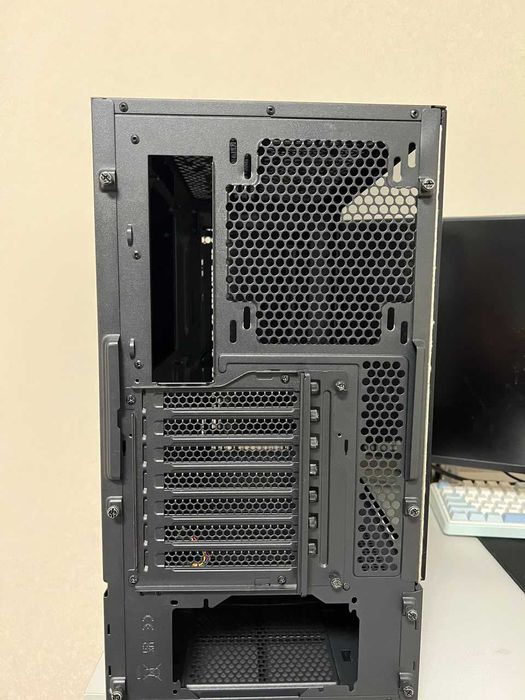 Продается корпус Thermaltake Ceres 300 TG ARGB