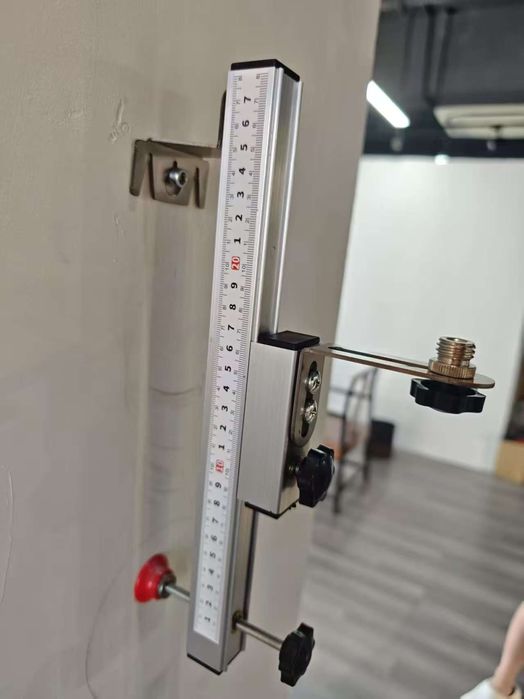 Регулируема поставка за лазерен нивелир