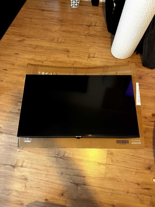 Smart TV Samsung 4K 108cm - Pachet Complet + Accesorii Montare Perete