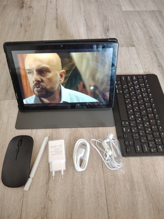 Планшет новый в салофане.