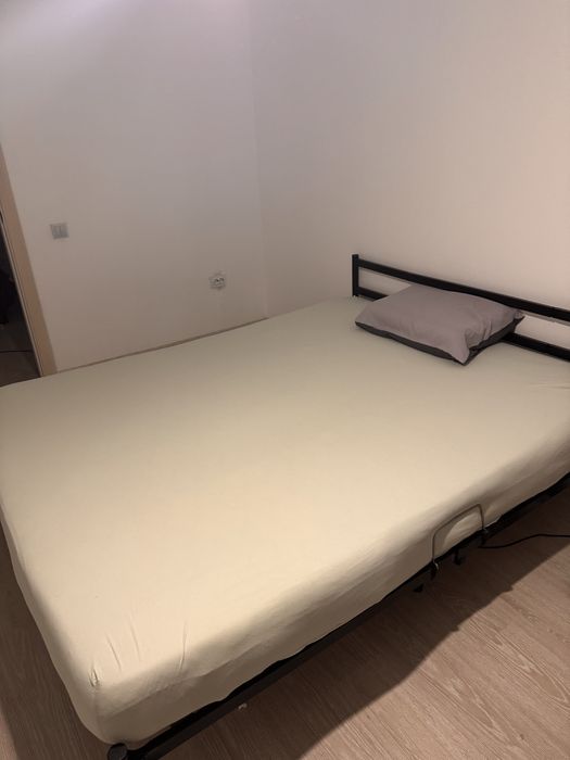 Кровать с матрасом