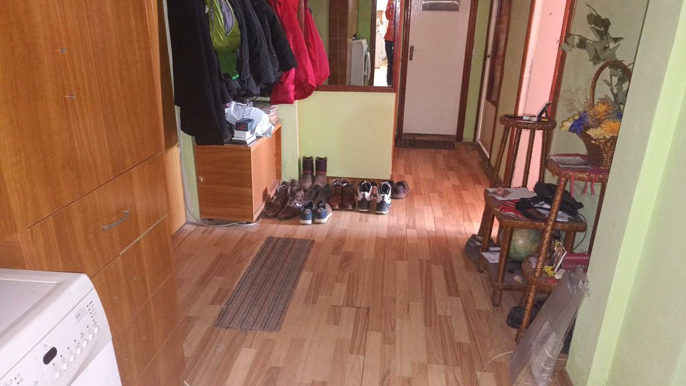 Apartament 3 camere decomandat etaj 2 langa Scoala nr 2 din Moinesti