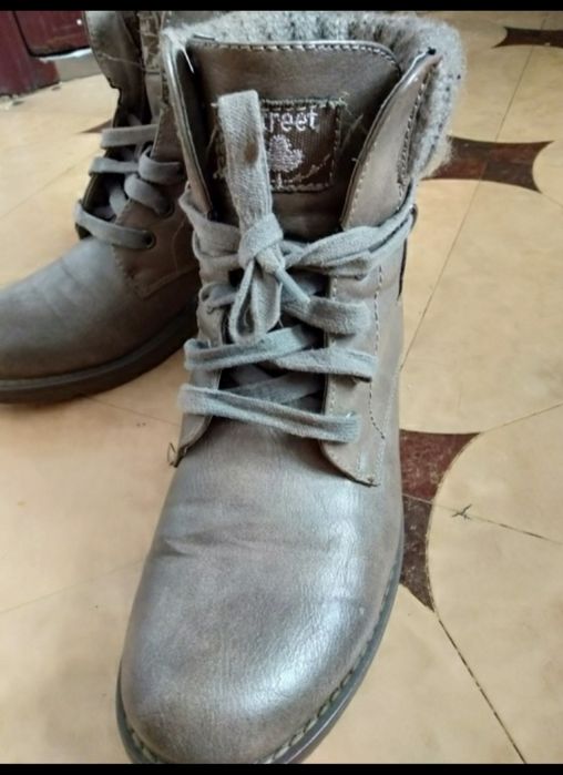 Срочно продам Осенние сапоги