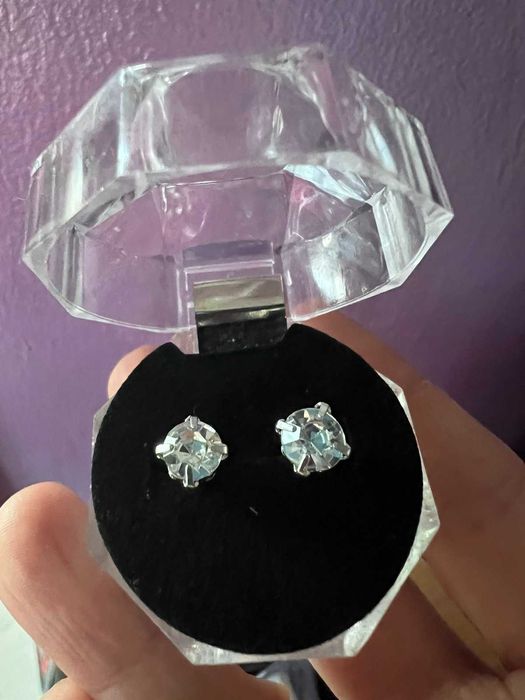 различни модели нови обеци с подарък кутийка.