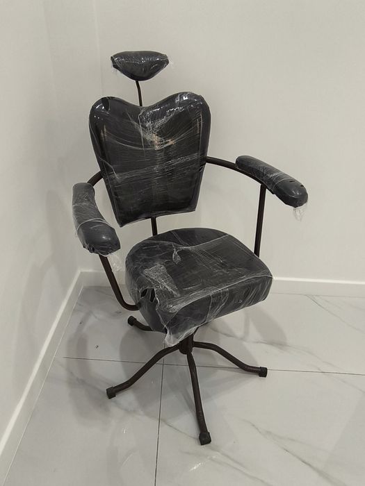 Парикмахерское новое кресло