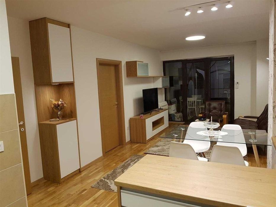 Дава се под наем Двустаен апартамент в Бургас, Братя Миладинови - 57 кв.м за 204 € - Снимка #2