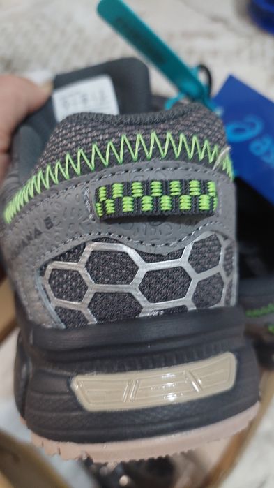 Продам кроссовки  Asics