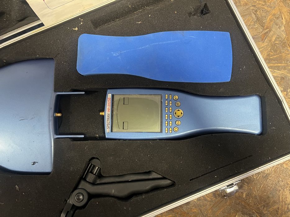 Спектрален анализатор от 700 до 2.5 GHz AARONIA