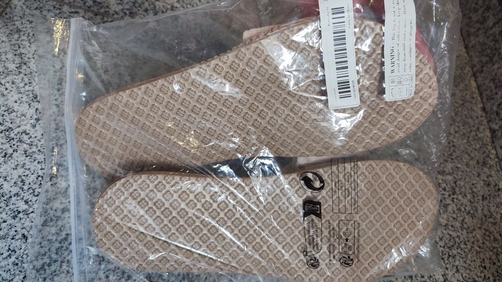 Чисто нови сандали и чехли