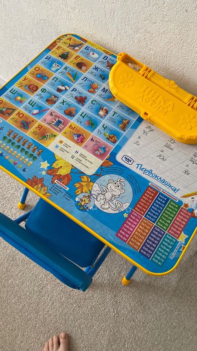 Продам детский стол