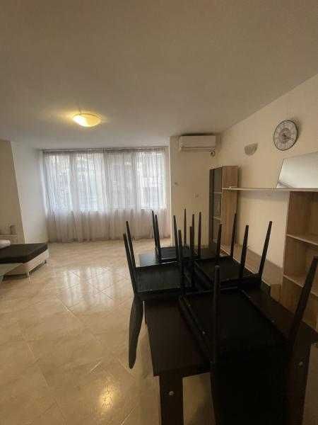 Топъл, светъл и просторен! Двустаен апартамент под наем в Центъра!