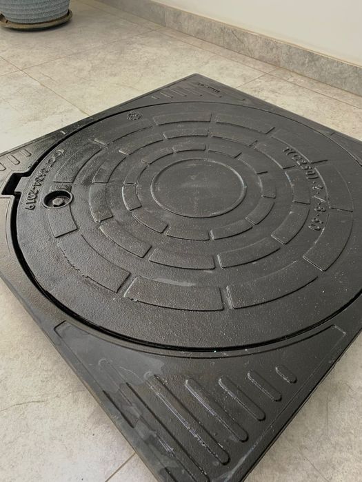 Люк чугунный брусчаточный