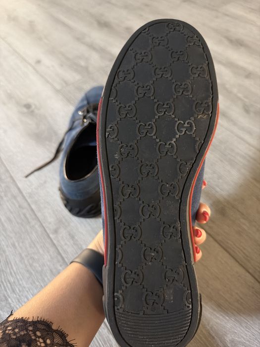 Продам кроссовки gucci