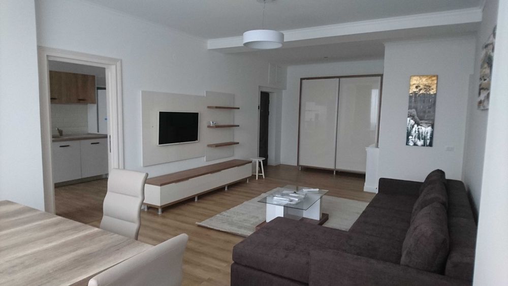 Inchiriez apartament  3 camere, cu terasa mare!