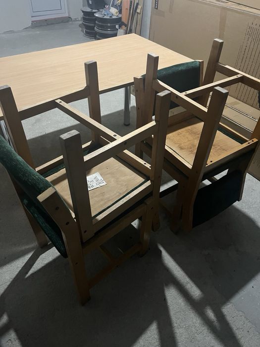 Бюро и маса + подарък столиве