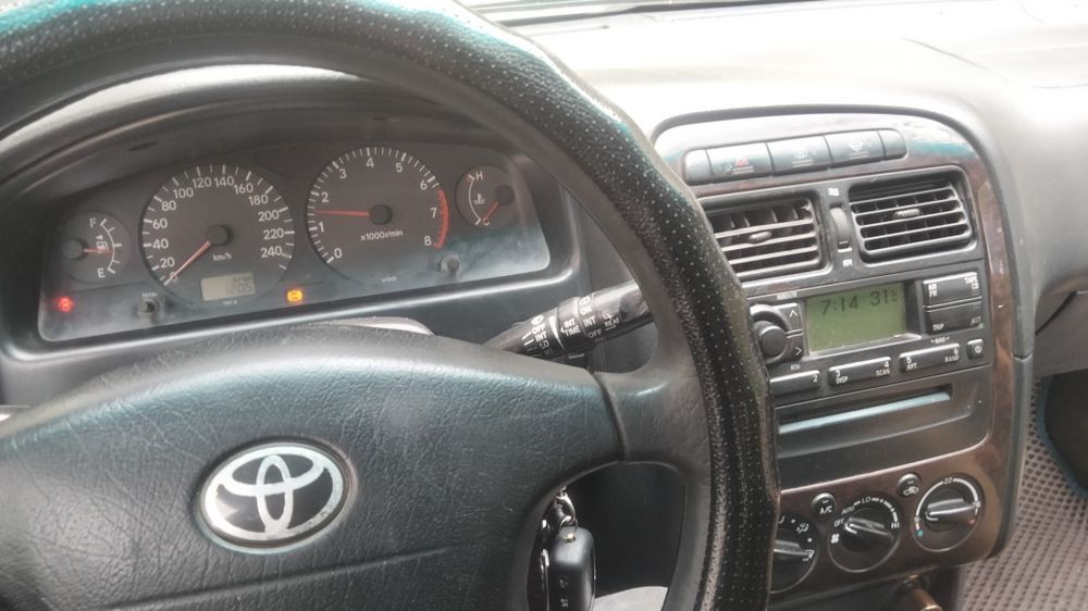 Автомобиль Тойота Авенсис