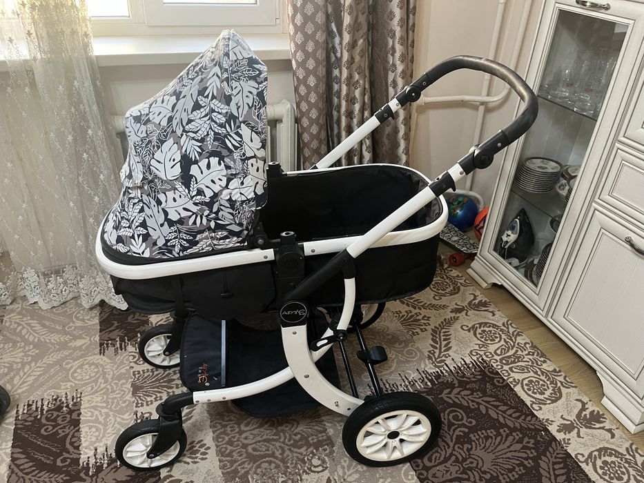 Продам коляску лежать и сидеть