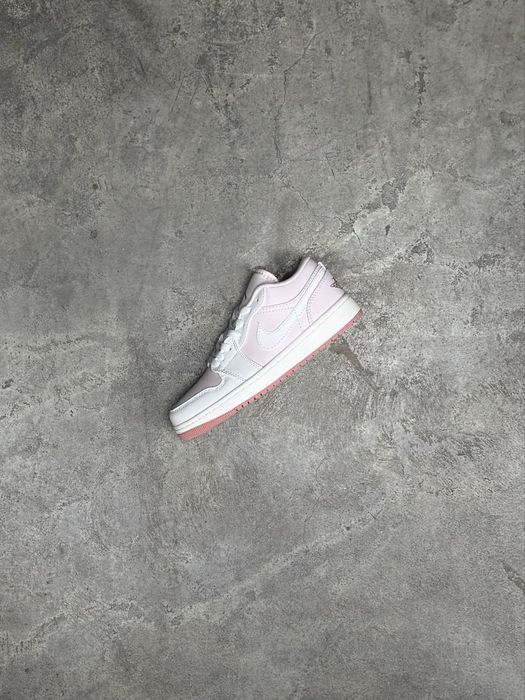 Air Jordan 1 Low Pink White.