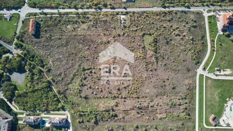 Инвестиционен имот за курортно строителство на 50 м от плажа в гр. Обз