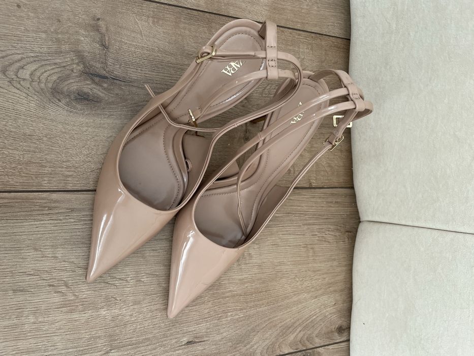 Продаю туфли Zara бежевые