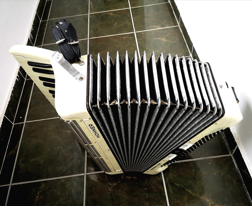 Acordeon Hohner Tango ii M 96 bași