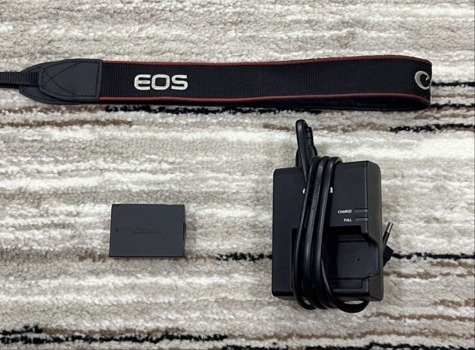 Продается Фотоаппарат Canon Eos 2000d