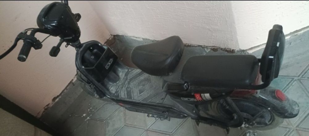 Электро скутер почти новый