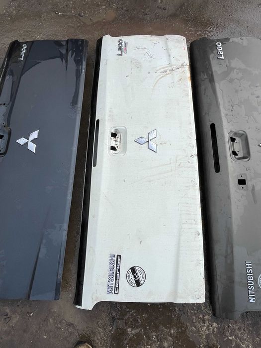 2 броя заден капак/врата от багажник пикап Mitsubishi L200 ClearTec